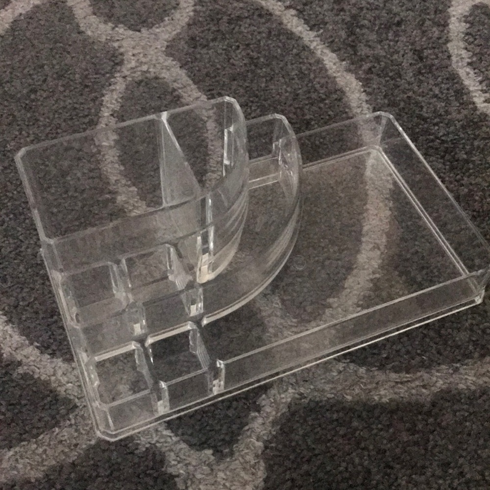 Small make up organizer